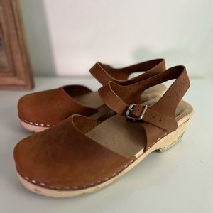 Lotta low wood brown oiled nubuck clogs size 39/8.5
